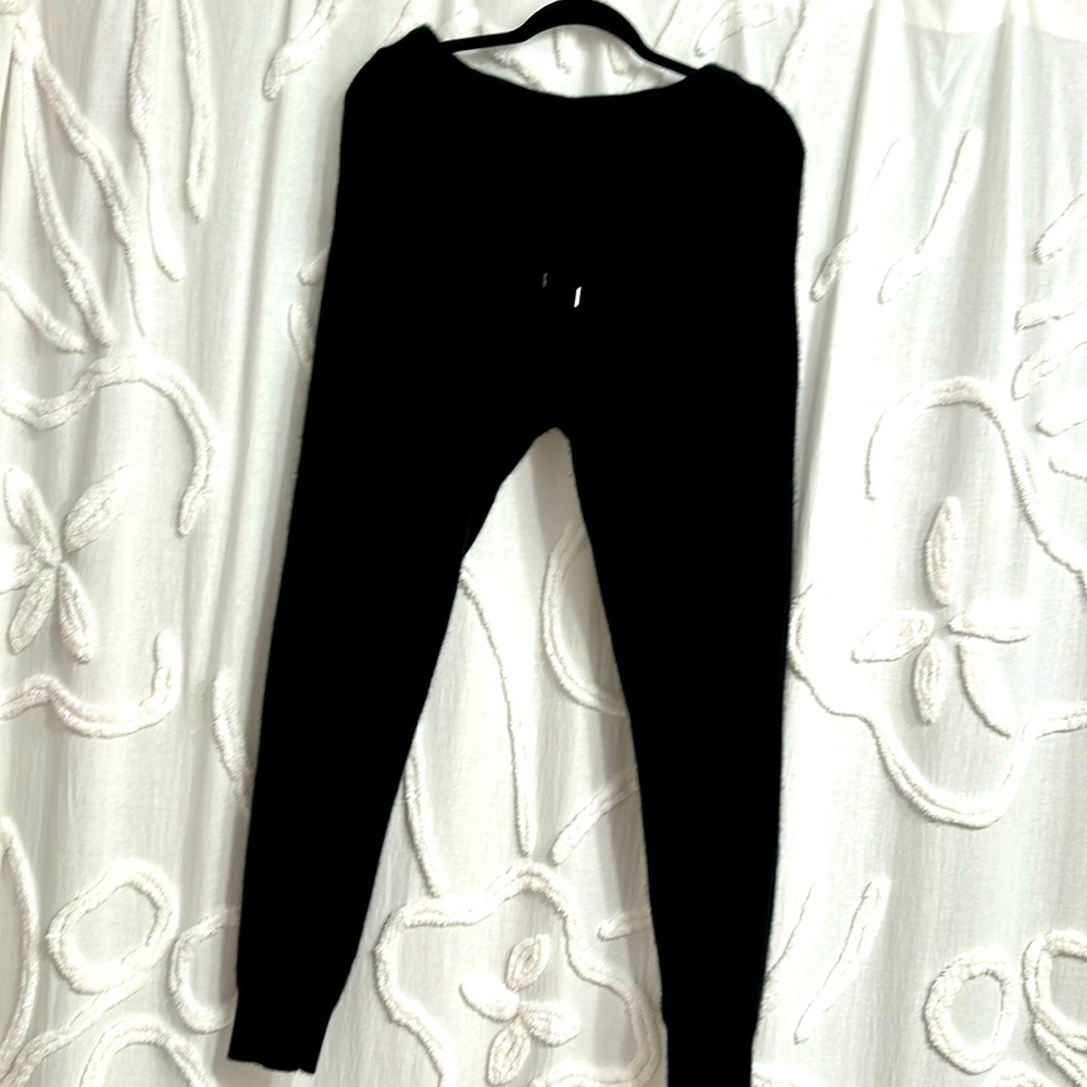 Quince washable Mongolian cashmere joggers size M.